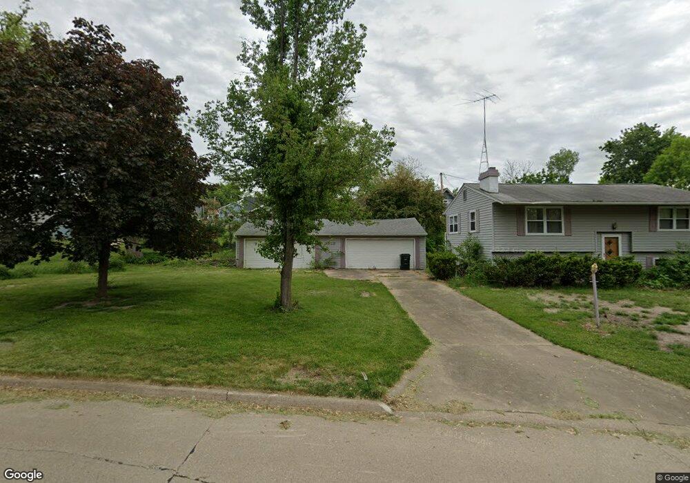 1919 Glenway Dr SE, Cedar Rapids, IA 52403 - photo 1