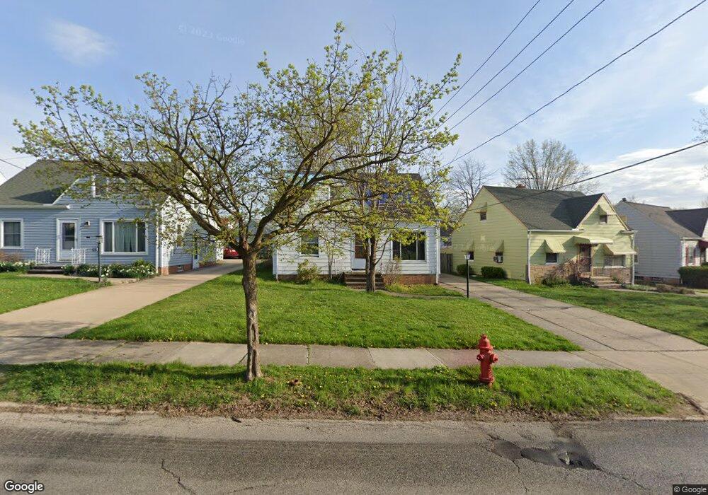 19707 Raymond St, Maple Heights, OH 44137 - photo 1