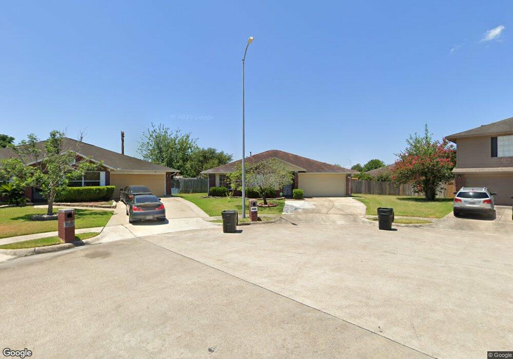 10834 Linden Gate Dr, Houston, TX 77075 - photo 1