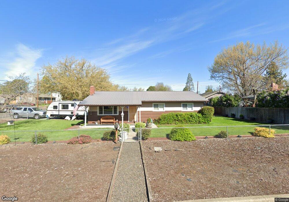 427 Maple St, Central Point, OR 97502 - photo 1