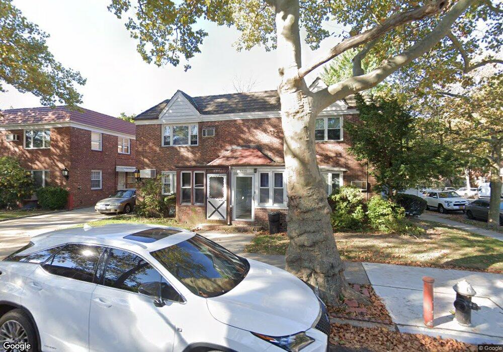 7306 197th St, Fresh Meadows, NY 11366 - photo 1