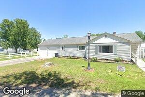 1306 W Center Dr, Fairfield, IL 62837