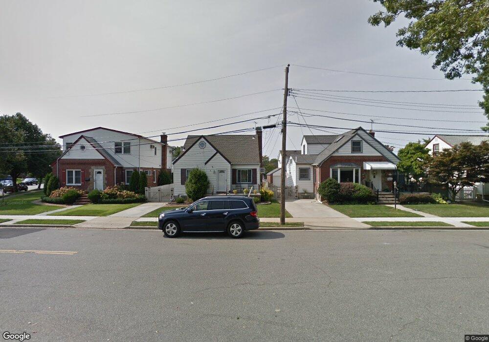 55 Hull Ave, New Hyde Park, NY 11040 - photo 1