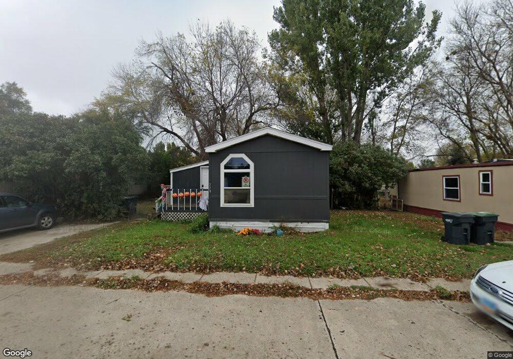 220 S Prairie Ln, Mandan, ND 58554 - photo 1