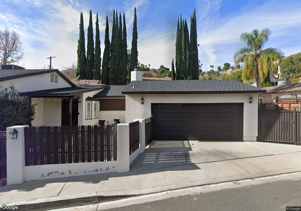 22203 De la Osa St, Woodland Hills, CA 91364 - photo 1