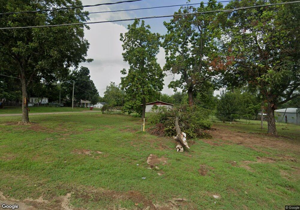 1210 S 5th St, Hugo, OK 74743 - photo 1