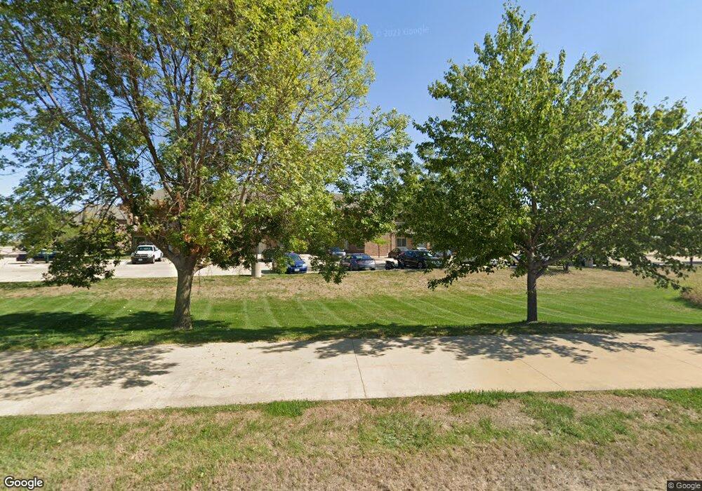 610 Kirkwood Pkwy SW unit K, Cedar Rapids, IA 52404 - photo 1
