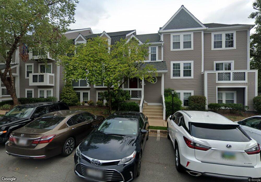 12898 Grays Pointe Rd unit 12898B, Fairfax, VA 22033 - photo 1