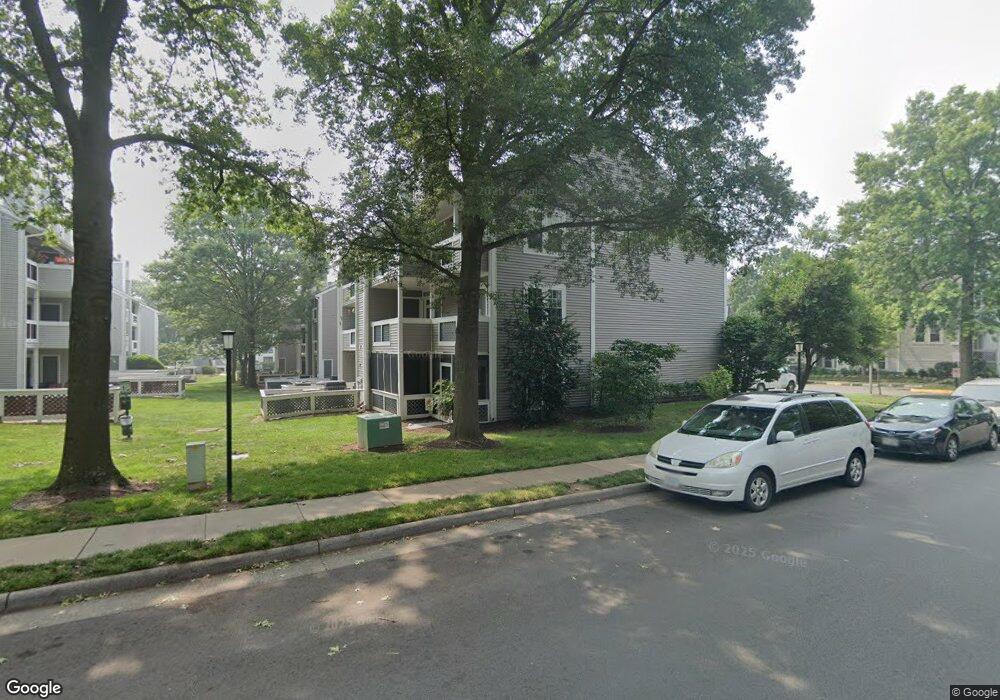 12888 Grays Pointe Rd unit 12888B, Fairfax, VA 22033 - photo 1