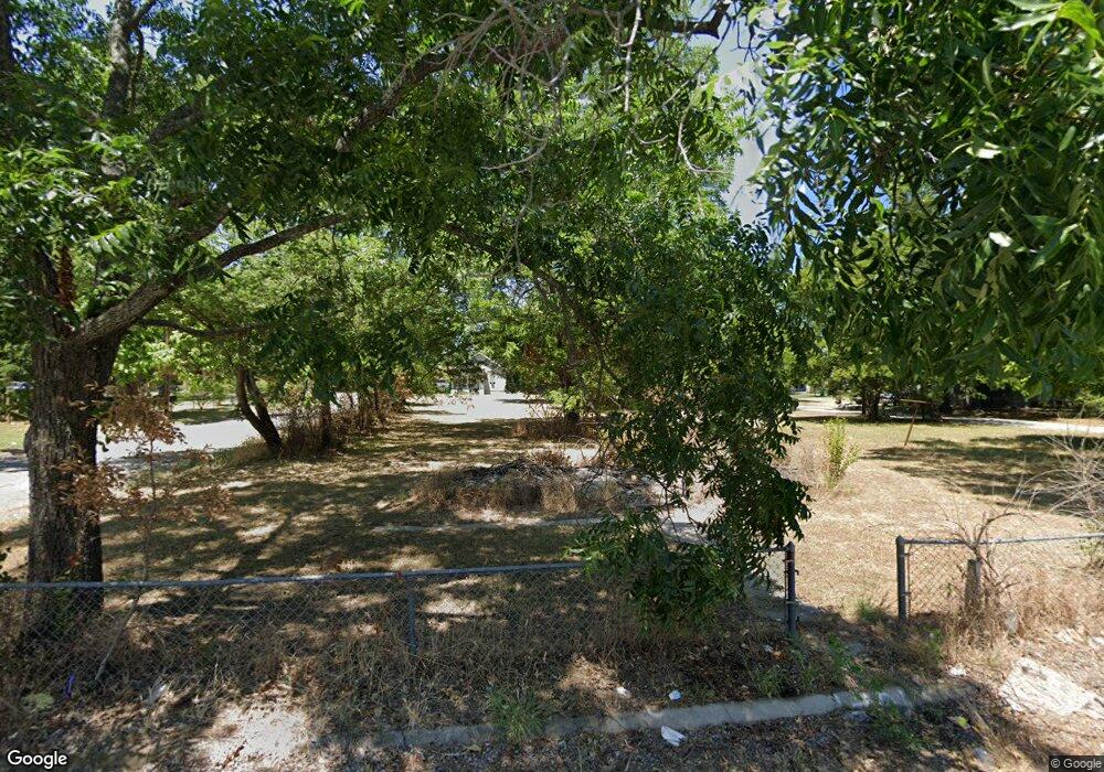 1401 Witherspoon St, Gainesville, TX 76240 - photo 1