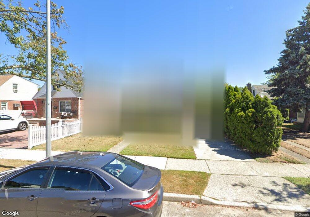 8257 267th St, Glen Oaks, NY 11004 - photo 1