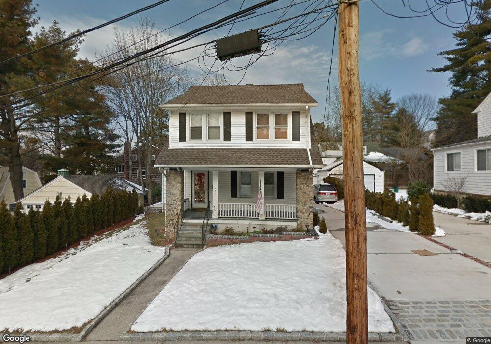 267 Thompson Shore Rd, Manhasset, NY 11030 - photo 1