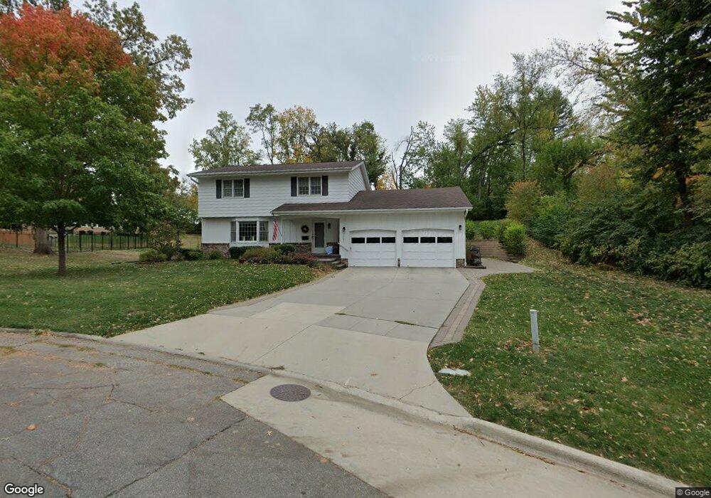 1327 S 4th Ave W, Newton, IA 50208 - photo 1