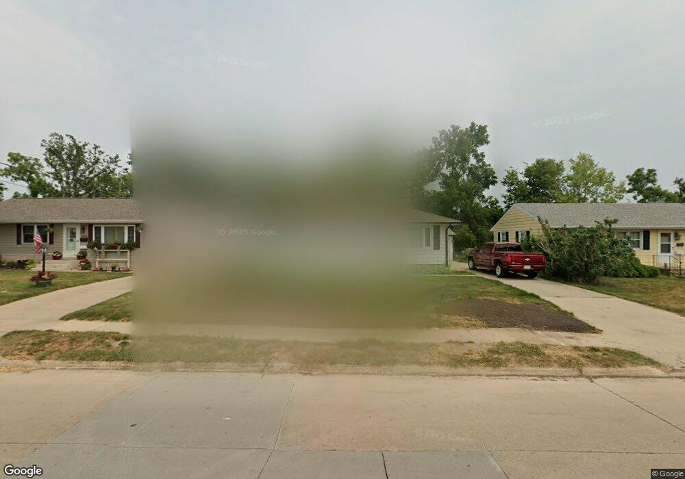 3007 J St SW, Cedar Rapids, IA 52404 - photo 1