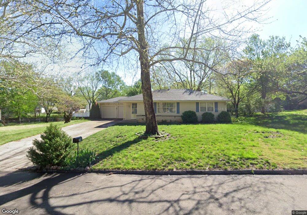 714 SW Crest Dr, Topeka, KS 66606 - photo 1