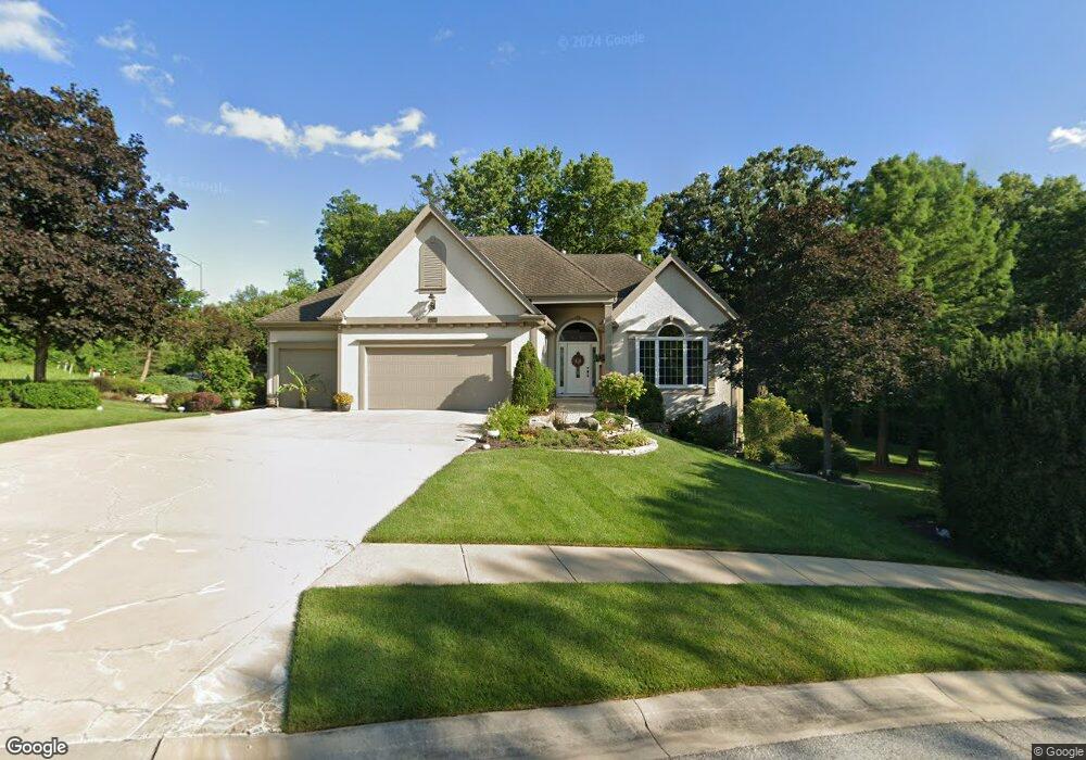 5726 Pflumm Rd, Shawnee, KS 66216 - photo 1