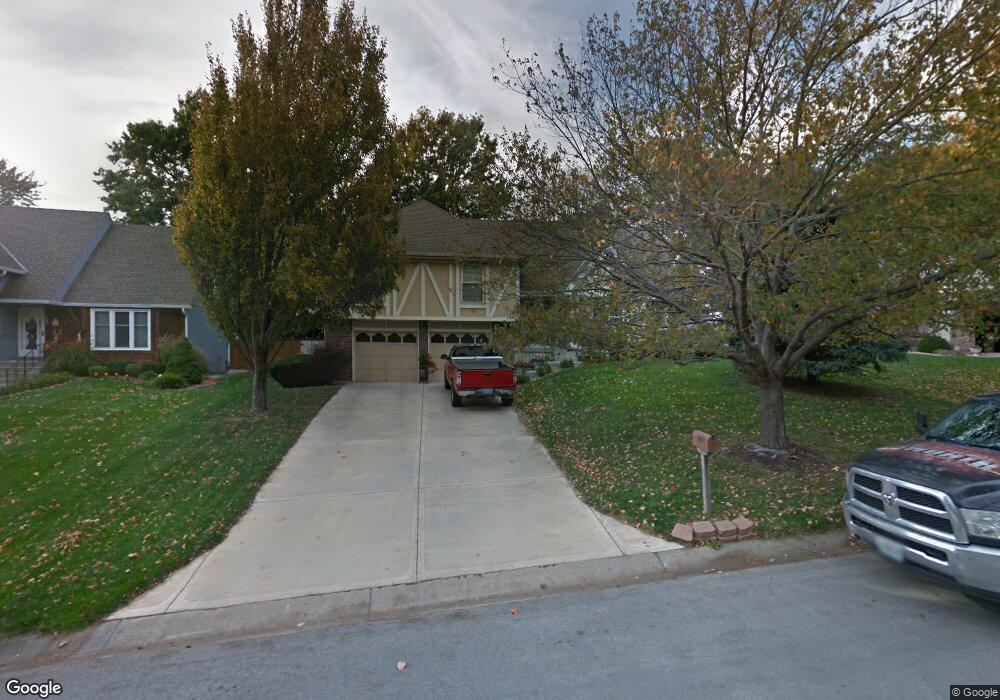 8522 Alden St, Lenexa, KS 66215 - photo 1