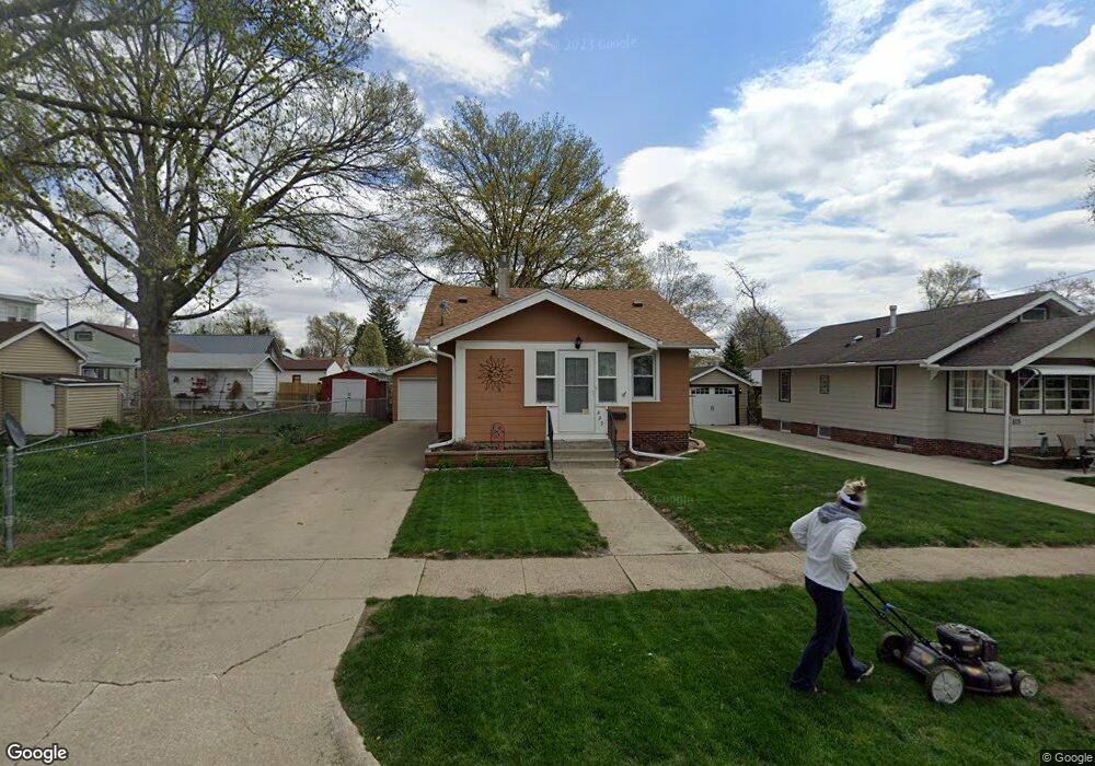 822 E 5th St N, Newton, IA 50208 - photo 1