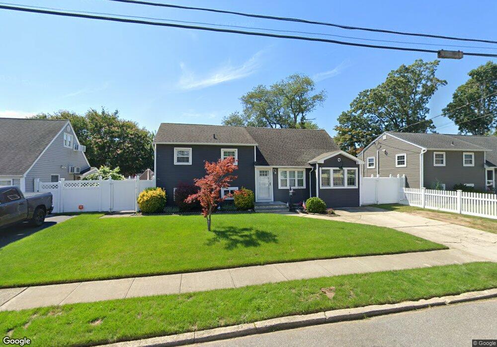 1032 N Niagara Ave, Lindenhurst, NY 11757 - photo 1