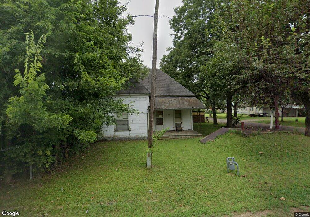 611 W Duke St, Hugo, OK 74743 - photo 1