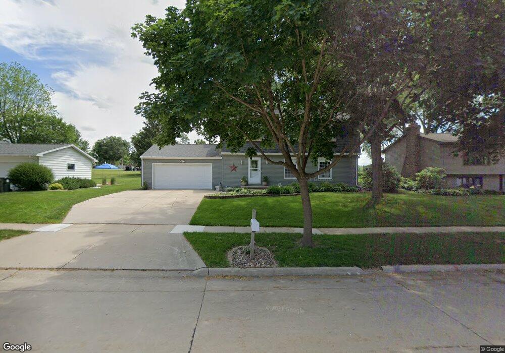 1446 Laurel Cir, Cedar Falls, IA 50613 - photo 1