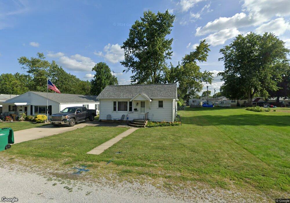 813 E Short St, Tuscola, IL 61953 - photo 1
