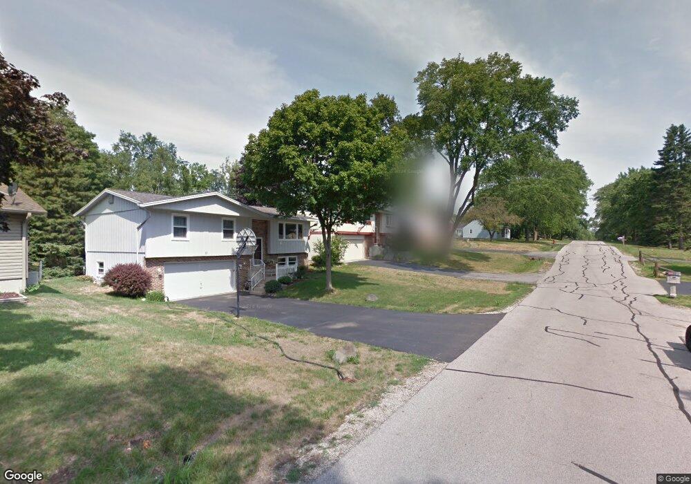 15 Hawthorne Rd unit 1, Lake In the Hills, IL 60156 - photo 1