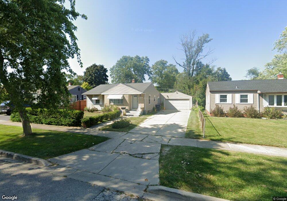 2204 9th Pkwy, Waukegan, IL 60085 - photo 1