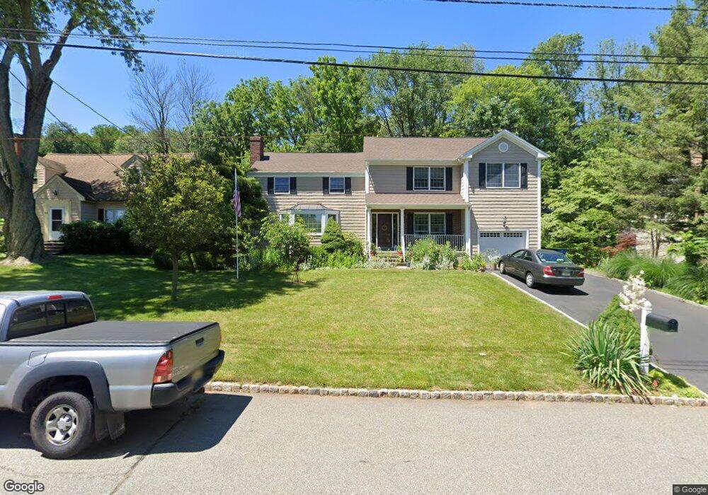 95 Valleyview Rd, Watchung, NJ 07069 - photo 1