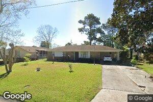 725 Dyches Dr, Savannah, GA 31406