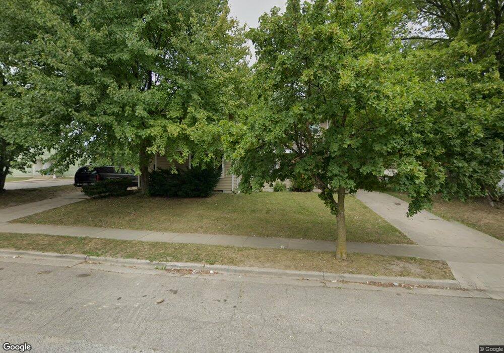 942 Vincent Ct, Lansing, MI 48910 - photo 1