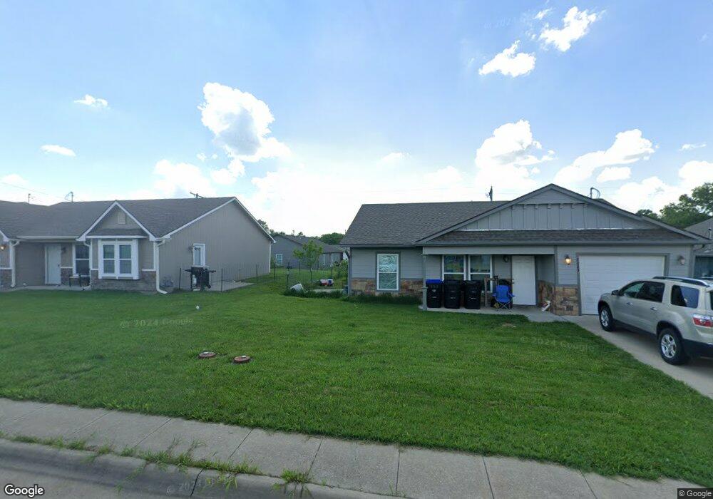 7029 SW Greenview Dr, Topeka, KS 66619 - photo 1