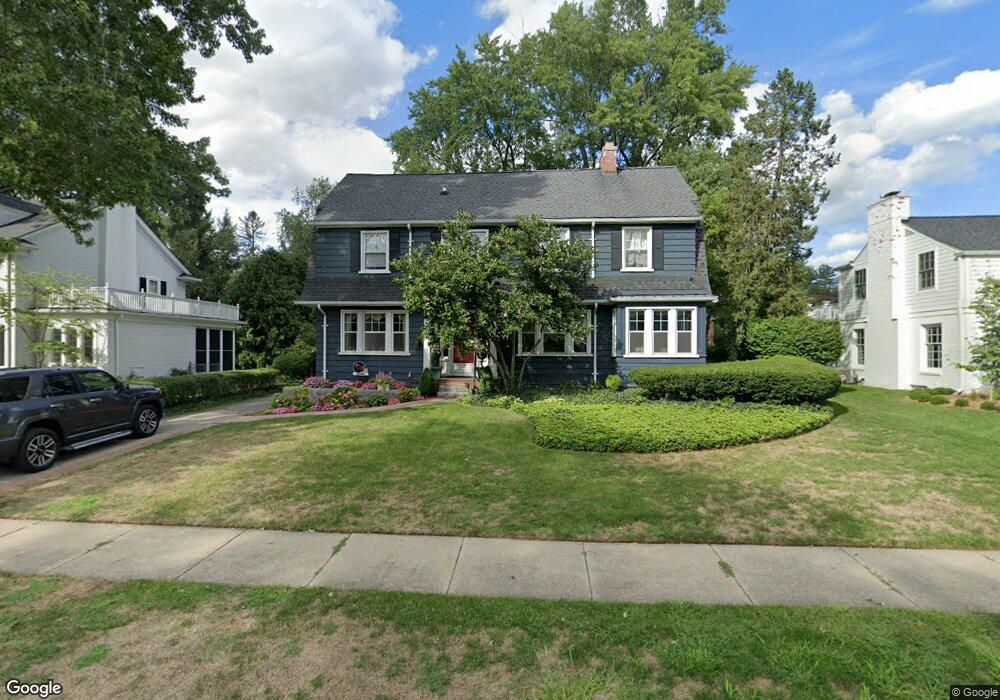 282 Hillcrest Ave, Grosse Pointe Farms, MI 48236 - photo 1