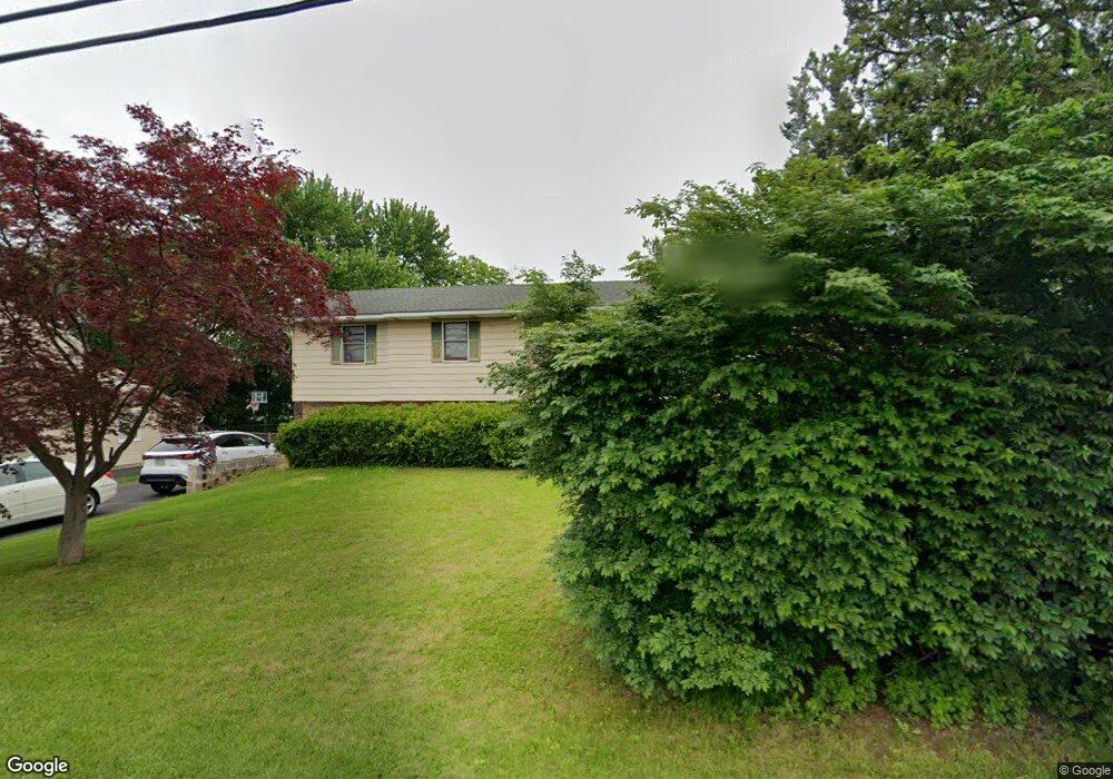 1073 S Krocks Rd, Allentown, PA 18106 - photo 1