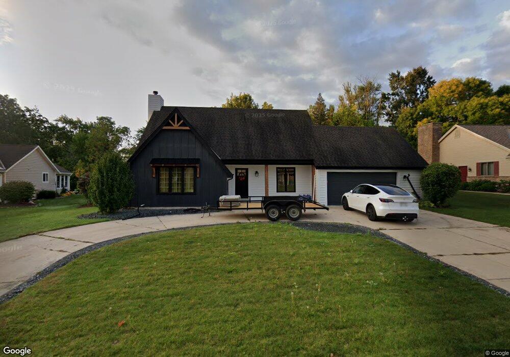 N76W15867 Hunters Ridge Cir, Menomonee Falls, WI 53051 - photo 1