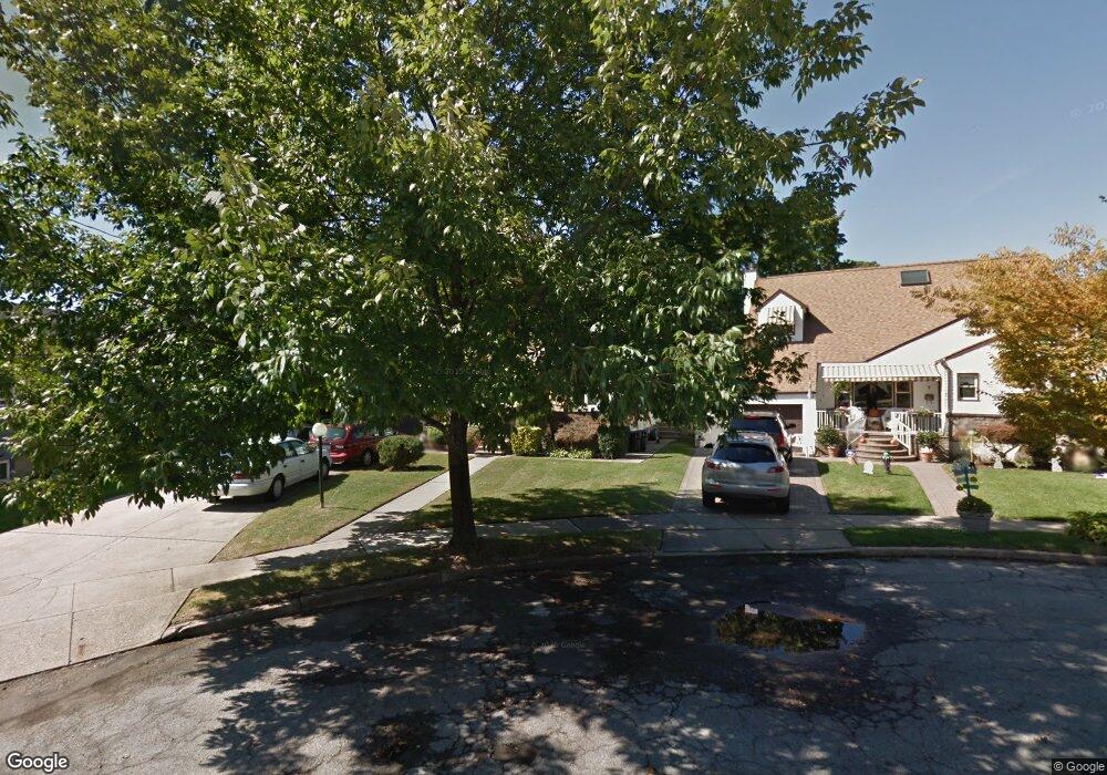 5 Glover Cir, Lynbrook, NY 11563 - photo 1