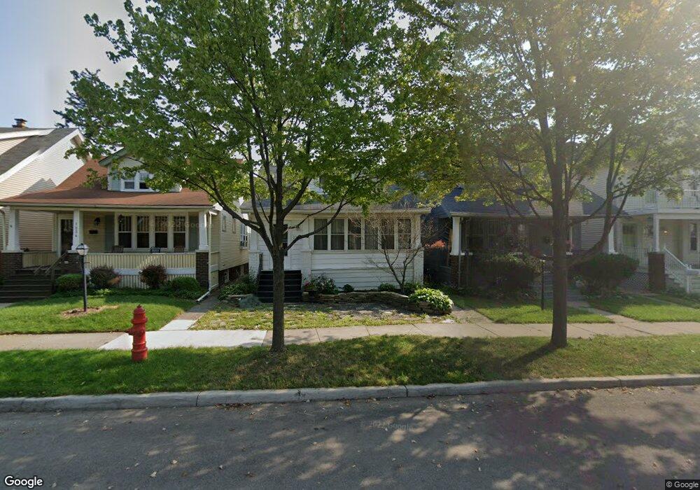 1232 Wayburn St, Grosse Pointe, MI 48230 - photo 1