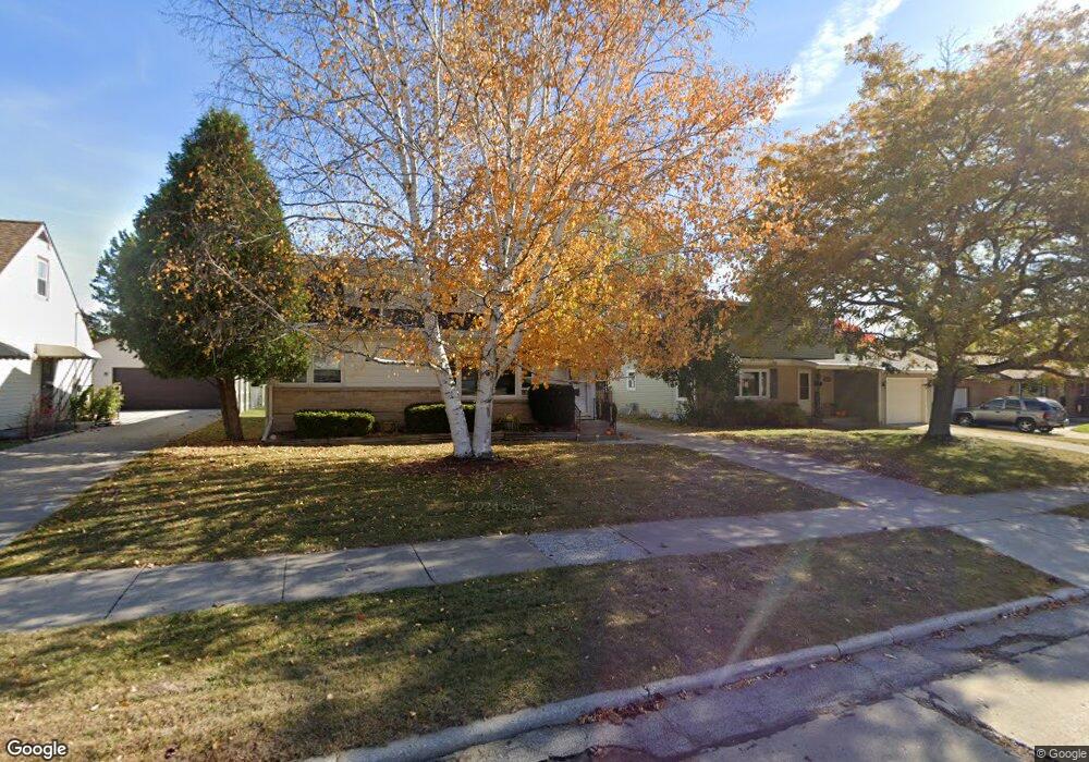 1305 N 10th St, Manitowoc, WI 54220 - photo 1