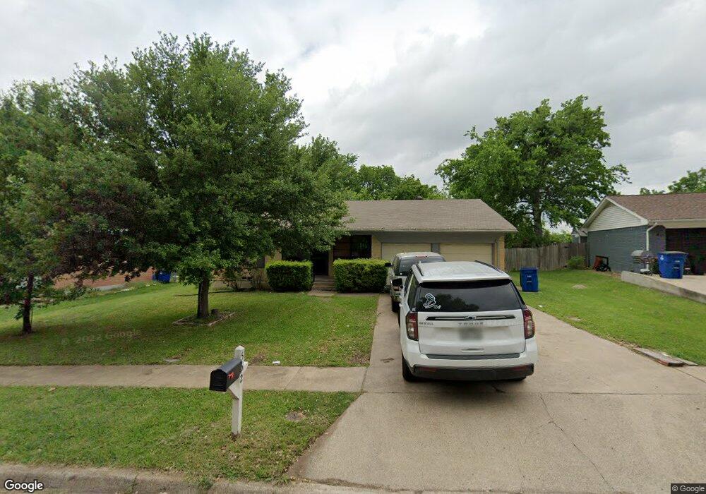 562 Lakeshore Dr, Ennis, TX 75119 - photo 1