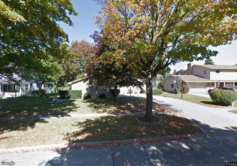 124 Franconian Dr S, Frankenmuth, MI 48734 - photo 1