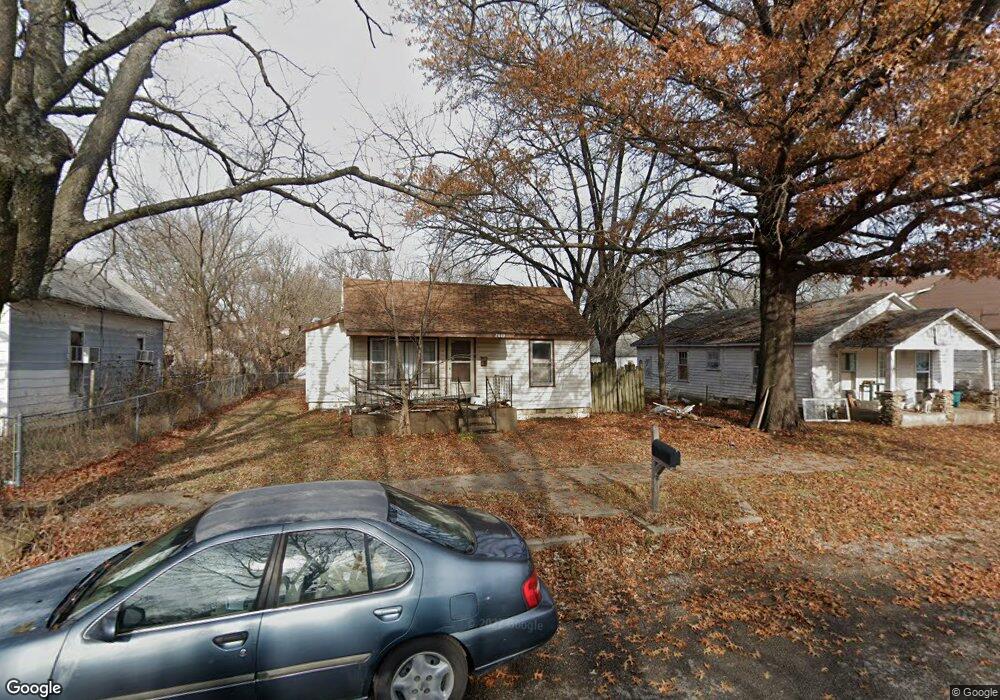 2019 Maple Ave, Parsons, KS 67357 - photo 1