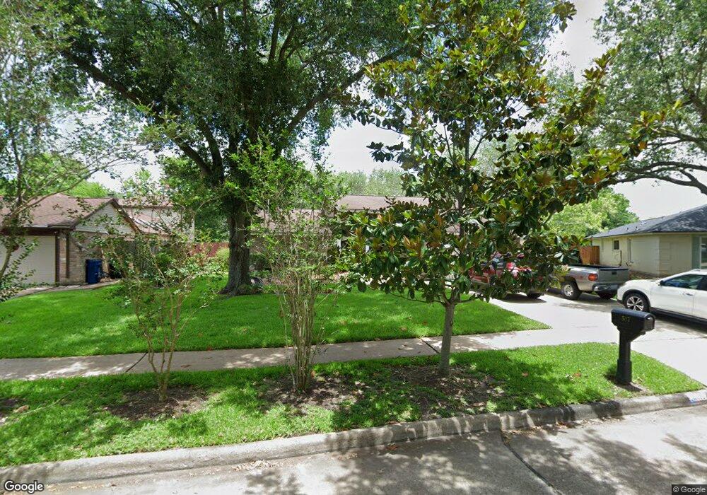 517 Point Clear Dr, Friendswood, TX 77546 - photo 1