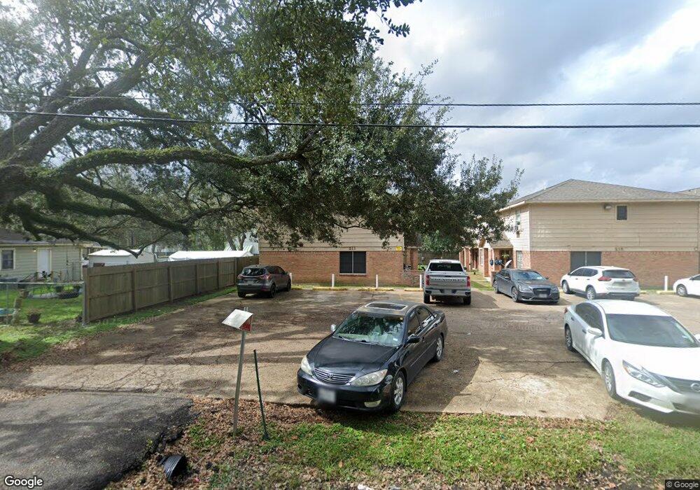 211 N Bates St, Alvin, TX 77511 - photo 1