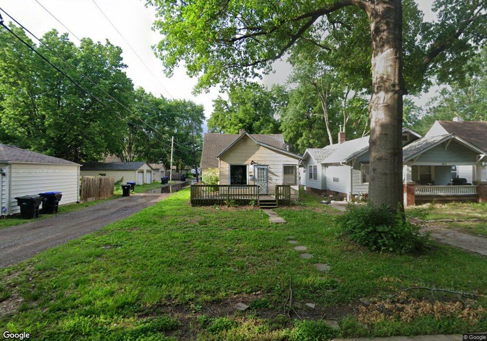 1811 SW Cherokee St, Topeka, KS 66606 - photo 1