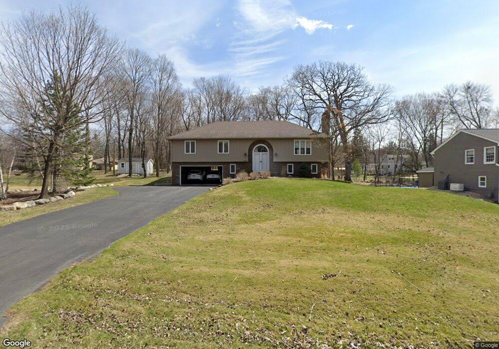 4381 Marlborough Ct, Minnetonka, MN 55345 - photo 1