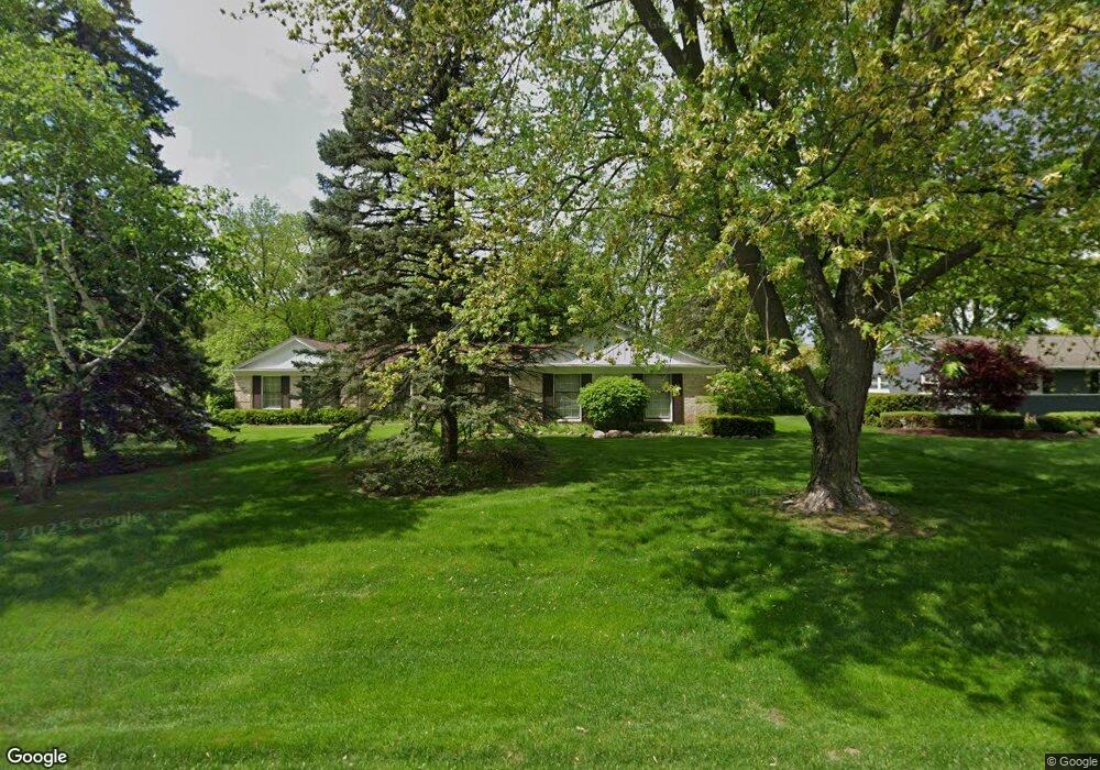 3690 Burning Tree Dr, Bloomfield Hills, MI 48302 - photo 1