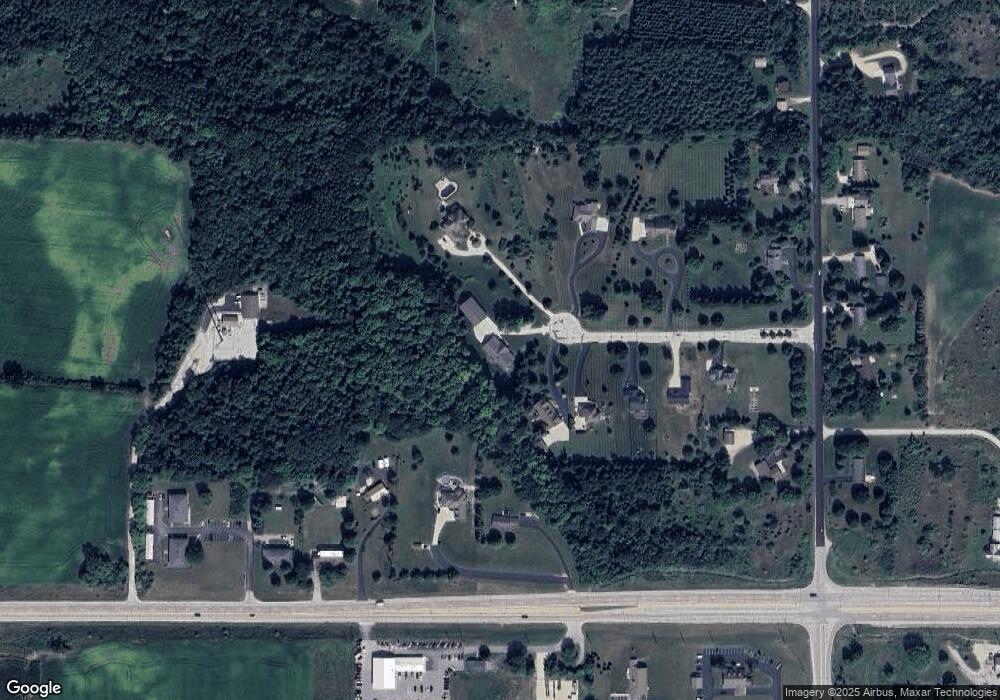 4521 Cindy Place Rd, West Bend, WI 53090 - photo 1