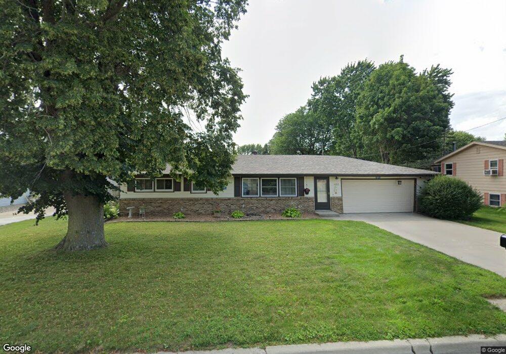 1102 Swanhill Dr, Albert Lea, MN 56007 - photo 1