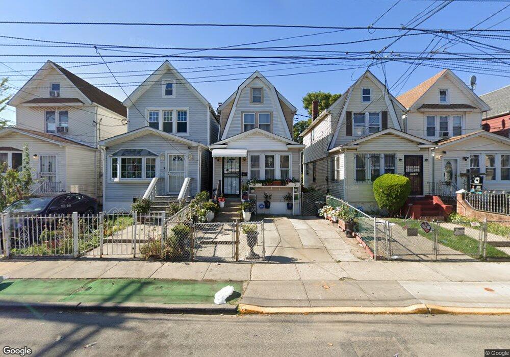 11566 155th St, Jamaica, NY 11434 - photo 1