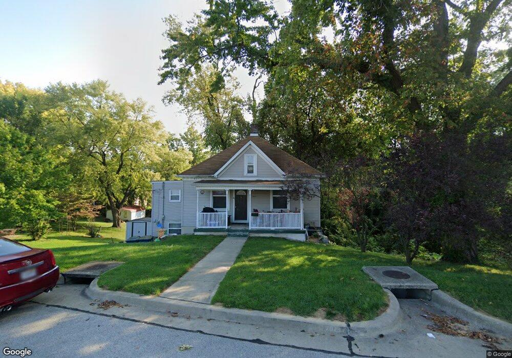 230 S Center St, Collinsville, IL 62234 - photo 1